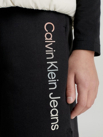 Calvin Klein Jeans Normalny krój Spodnie w kolorze czarny