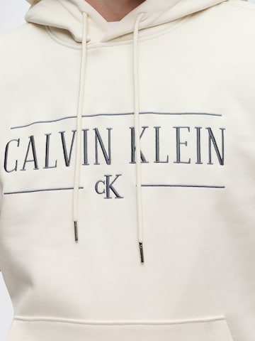 Felpa di Calvin Klein Jeans in bianco