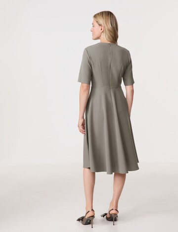 TAIFUN Kleid in Grau