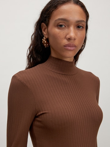 T-shirt 'Manon Longsleeve' EDITED en marron