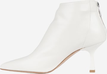 GISEL MOIRE - Botas pelo tornozelo 'Elise' em branco: frente