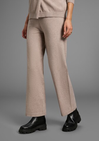 Neun Monate Regular Pants in Beige: front