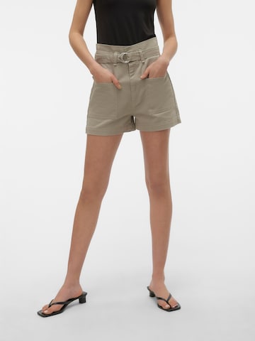 VERO MODA Regular Shorts 'Talia' in Grün