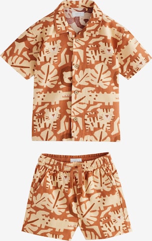 Next Setti värissä ruskea: etupuoli