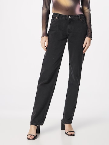 Monki Regular Jeans in Zwart: voorkant