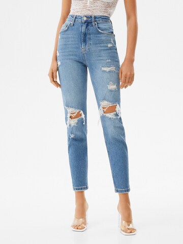 Bershka Tapered Jeans in Blue: front