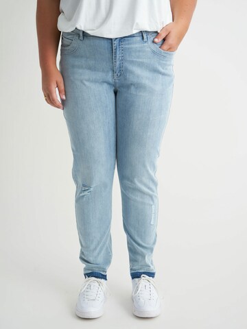 Coupe slim Jean 'Milan' ADIA fashion en bleu : devant