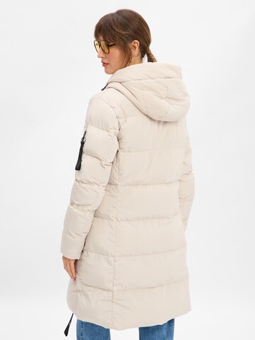 Marie Lund Wintermantel in Beige