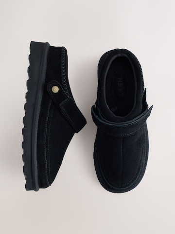 Saboţi de la Next pe negru