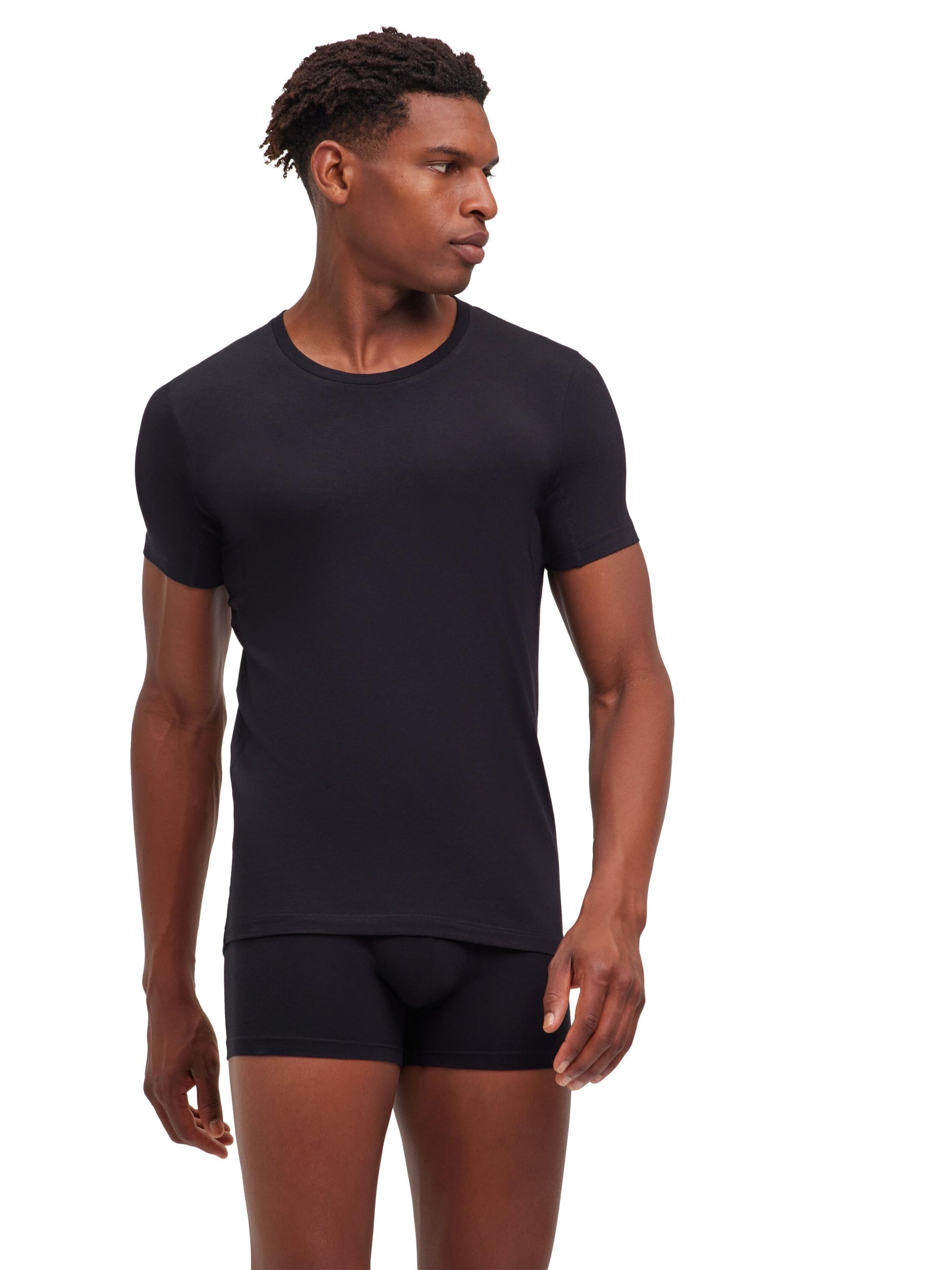FALKE Undershirt in Black: front