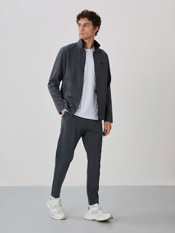 Tommy Life Loungewear in Grey: front