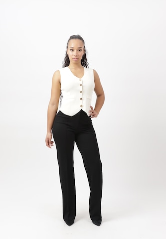 Elara Strickweste in Beige: Vorderseite