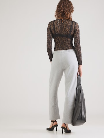 Loosefit Pantaloni di Calvin Klein Jeans in grigio