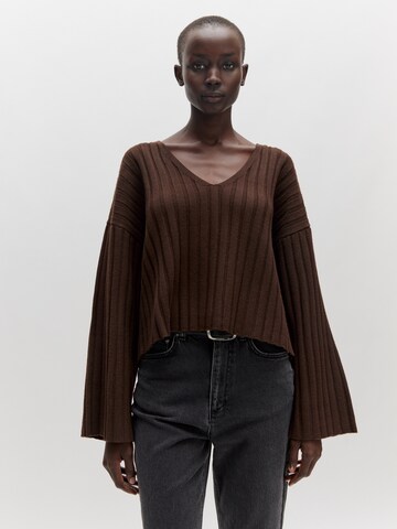 Pull-over 'Thamara' EDITED en marron : devant