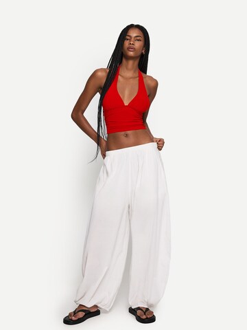 Top di Bershka in rosso