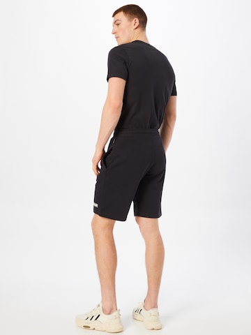 NAPAPIJRI Regular Shorts 'BOX' in Schwarz