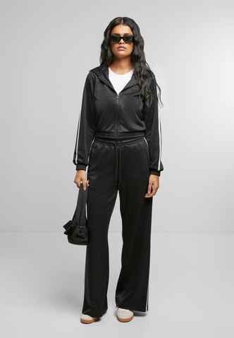Urban Classics - Perna larga Calças em preto