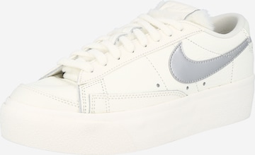 Nike Sportswear - Zapatillas deportivas bajas 'Blazer' en beige: frente