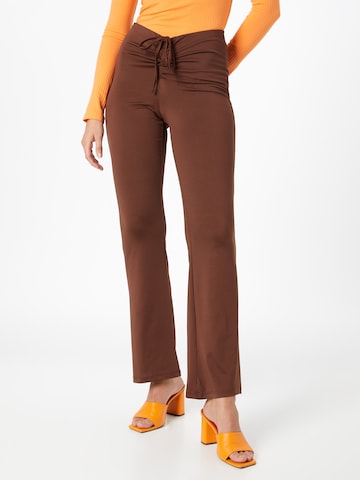 Flared Pantaloni di NLY by Nelly in marrone: frontale