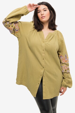 Studio Untold Blouse in Green: front