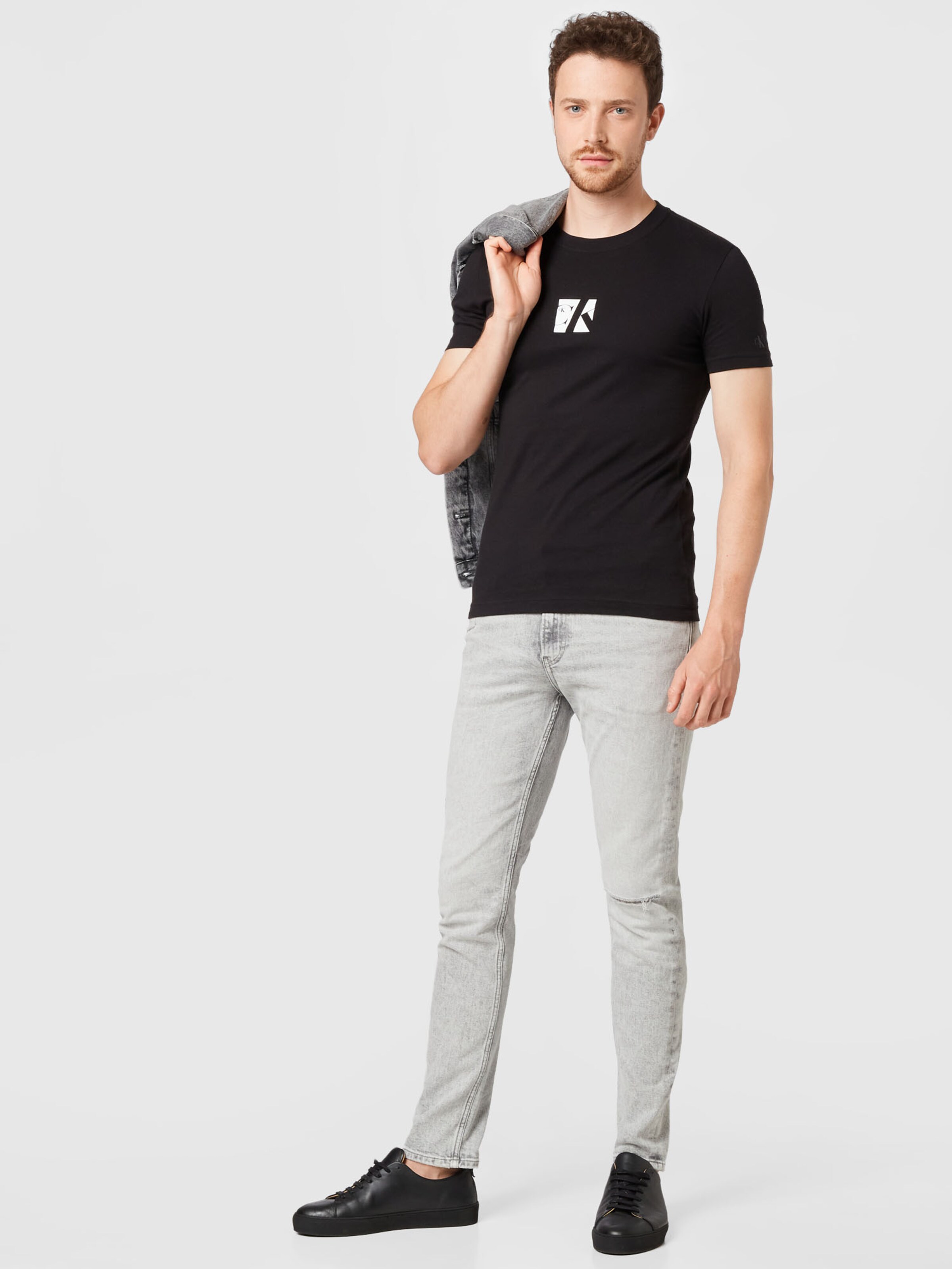 Männer Shirts Calvin Klein Jeans T-Shirt in Schwarz - XX65534 Männer Shirts Calvin Klein Jeans T-Shirt in Schwarz - XX65534