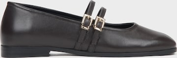 Estro Ballet Flats with Strap '09-28781' in Brown: front