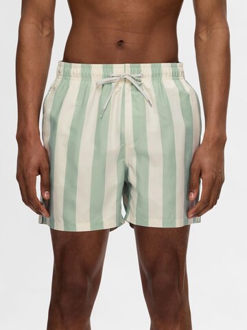 Shorts de bain SELECTED HOMME en beige : devant