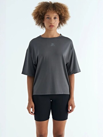 Maglietta di Tommy Life in grigio
