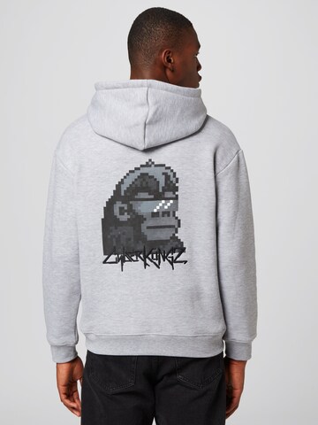 About You x Cyberkongz Sweatshirt 'Finn' in Grey: front