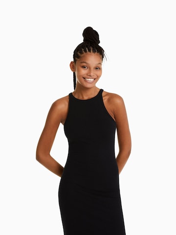 Bershka Kleid in Schwarz: predná strana