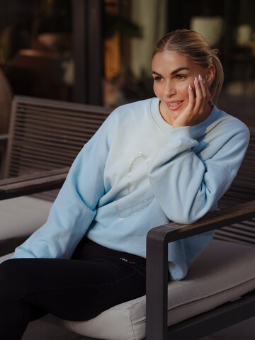 MYLAVIE by Sarah Harrison Sweatshirt in Blue