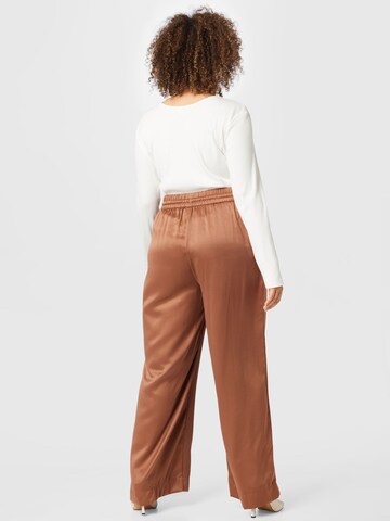 Wide Leg Pantalon 'ESSI' Vero Moda Curve en marron