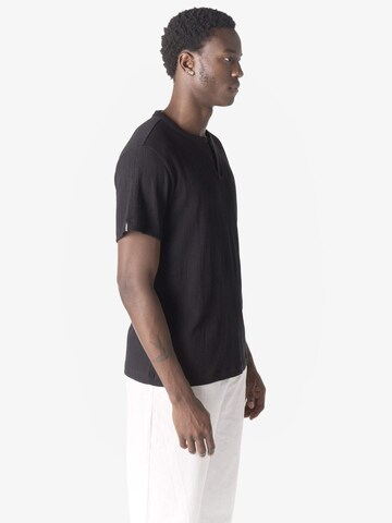 KOROSHI - Camiseta en negro