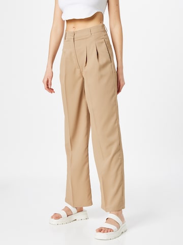 SISTERS POINT Regular Pleat-Front Pants in Beige: front