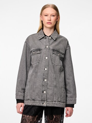 PIECES Between-season jacket 'Tika' in Grey: front