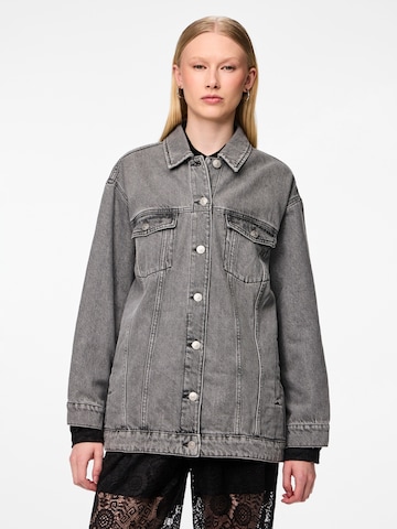 PIECES Between-Season Jacket 'Tika' in Grey: front