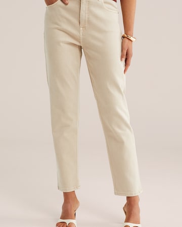 Tapered Jeans de la WE Fashion pe bej: față