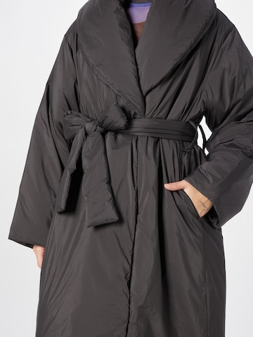 WEEKDAY Χειμερινό παλτό 'Zyan' σε μαύρο