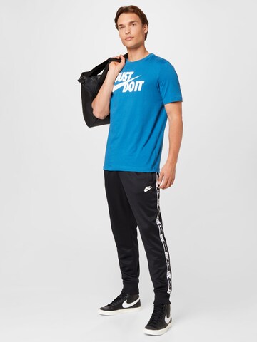 melns Nike Sportswear Pakapēniski sašaurināts piegriezums Bikses 'Repeat'