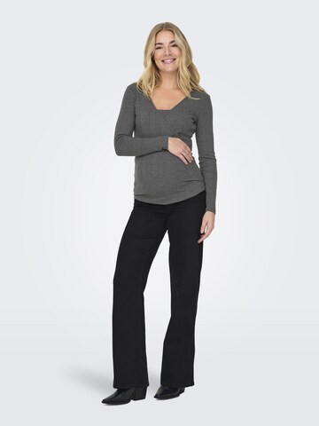 Only Maternity Top in Grijs