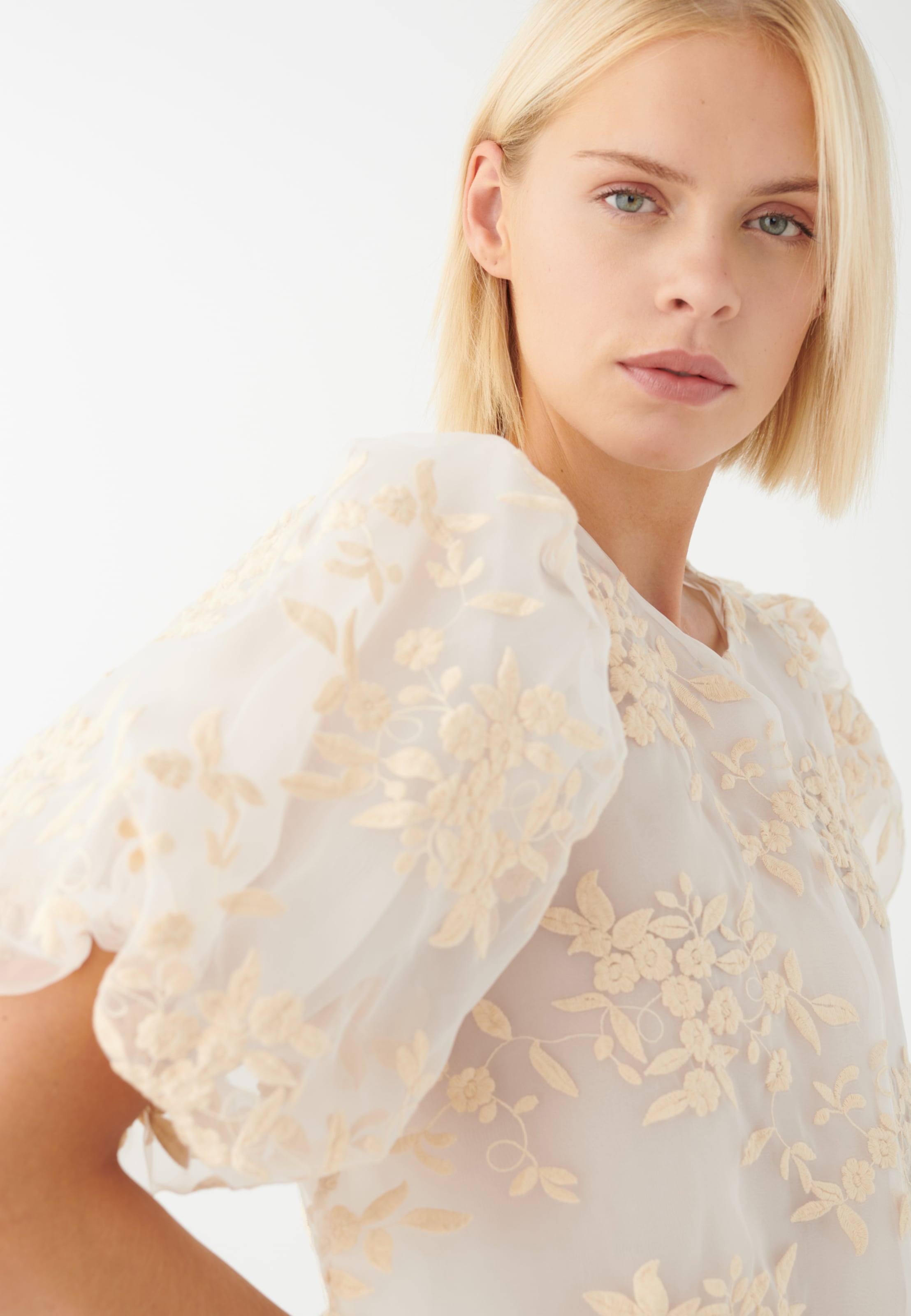 Camicia da donna di Dea Kudibal in beige