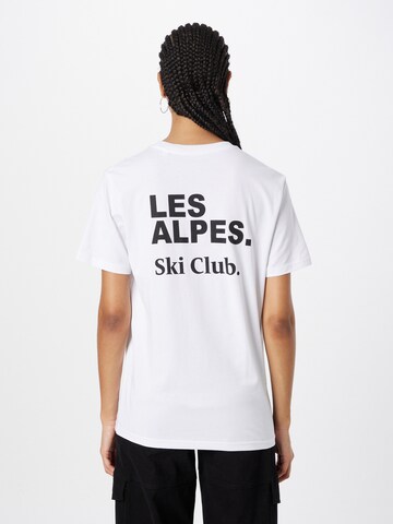 Tricou 'Les Alpes' de la Les Petits Basics pe alb