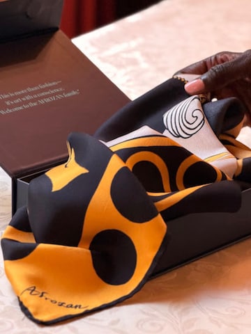 AFROZAN Schal 'Pari-dar' in Gold: Vorderseite