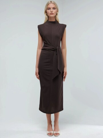 Busem - Vestido de bainha em castanho