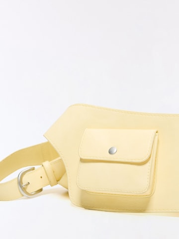 Cintura di Bershka in giallo