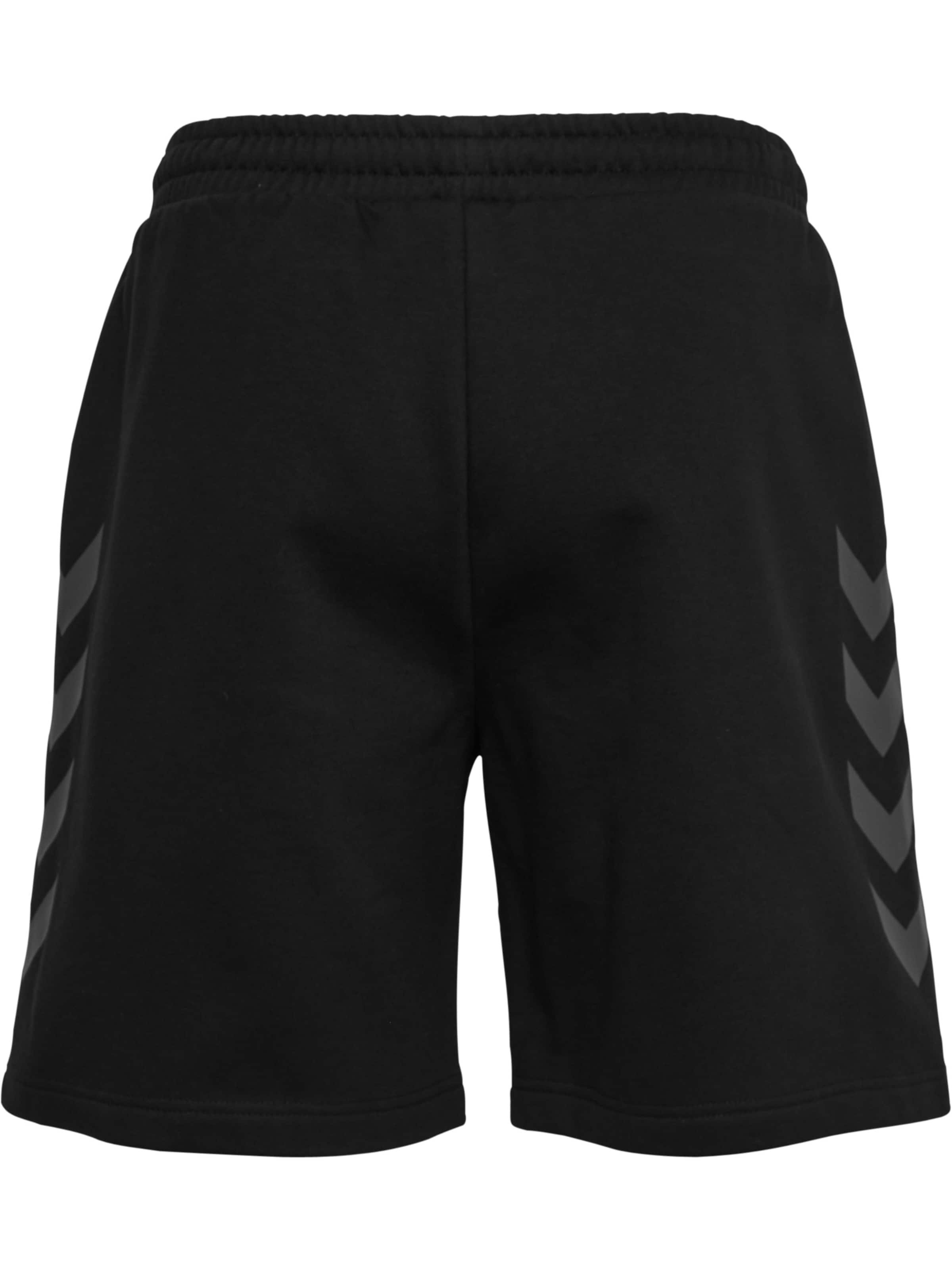 Hummel Regular Shorts in Schwarz
