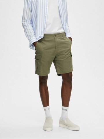 SELECTED HOMME Regular Cargo Pants in Green: front