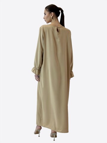 Elara Kleid in Beige