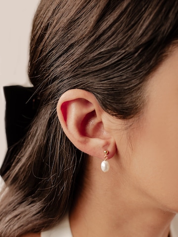 Hey Happiness Earrings 'Ball and Pearl' in Gold: front