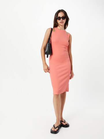 QS - Vestido em rosa